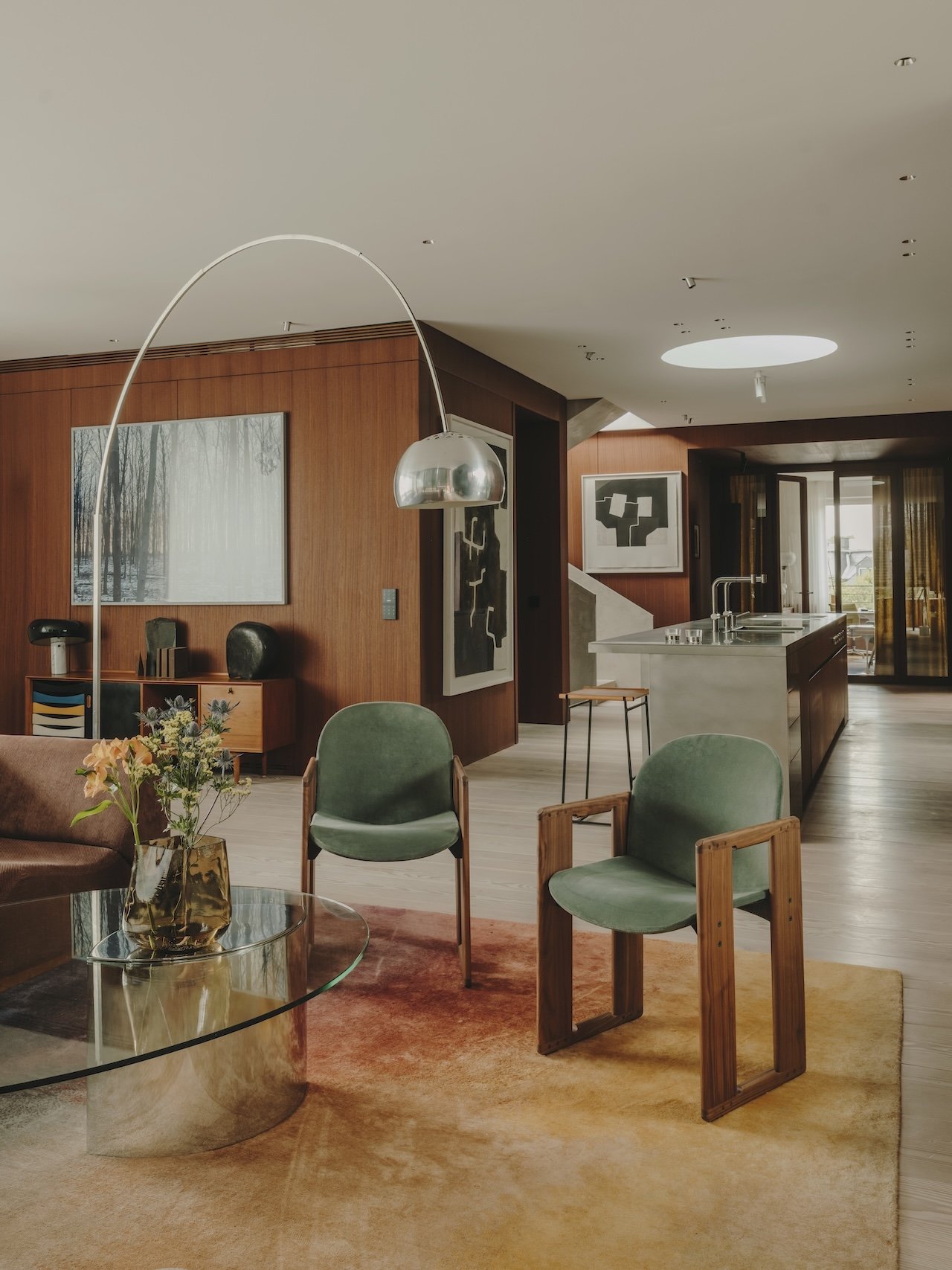 Holzrausch Frankfurt Penthouse: Geçmişle Geleceğin Büyüleyici Dansı