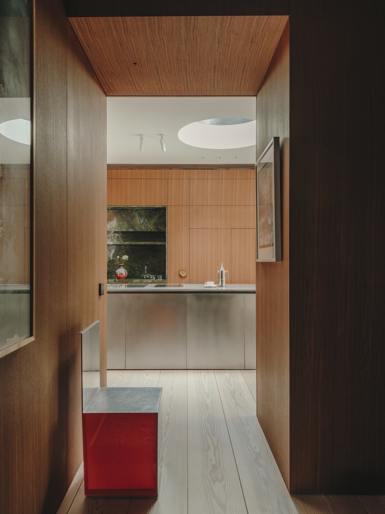 Holzrausch Frankfurt Penthouse: Geçmişle Geleceğin Büyüleyici Dansı