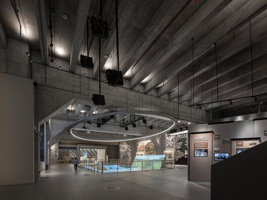 Geleceğin Müzeleri: Mimariyle Teknosferin Kapılarını Aralamak