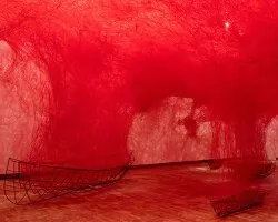Hayward Gallery'de İki Dev Sergi: Chiharu Shiota ve Yin Xiuzhen