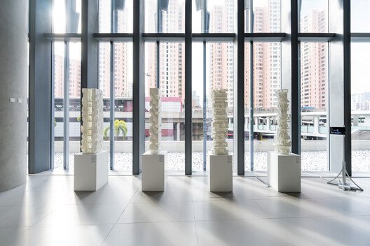 Hong Kong'un Dijital Mimarisi: 'Bulut'un Görünmez Bedeli