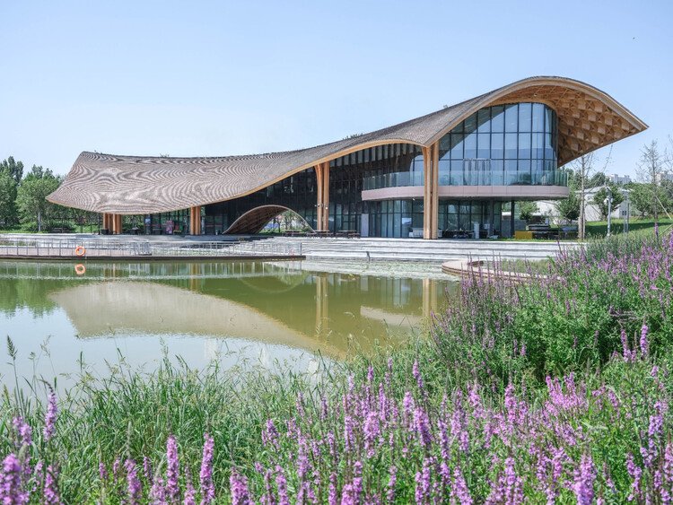 Dingzhou&rsquo;da Dans Eden Göl: Ahşapla Yazılan Bir Doğa Senfonisi