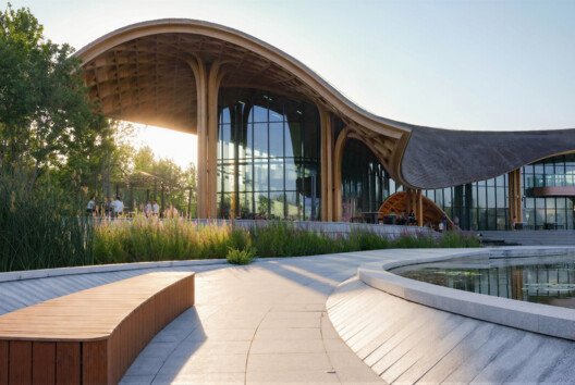 Dingzhou'da Dans Eden Göl: Ahşapla Yazılan Bir Doğa Senfonisi