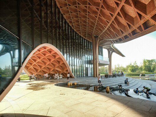 Dingzhou'da Dans Eden Göl: Ahşapla Yazılan Bir Doğa Senfonisi