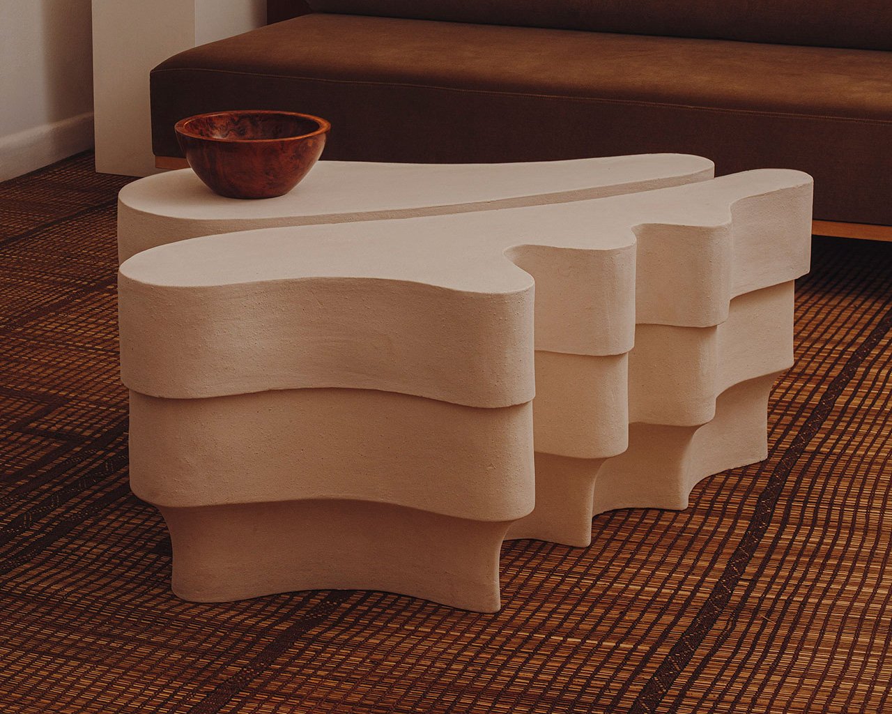 Jan Ernst&rsquo;in Cavus Koleksiyonu: Kilin Derinliklerinden Doğan Formlar