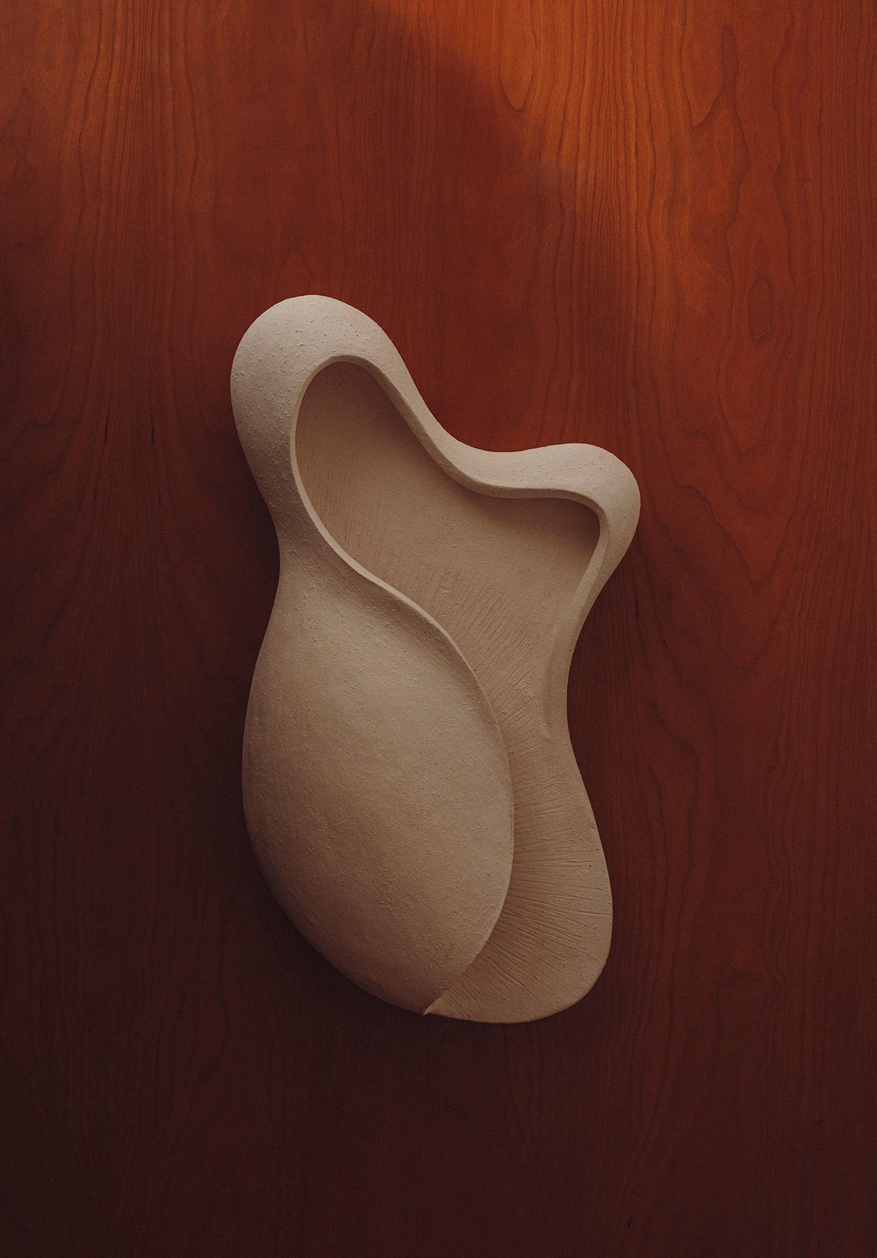 Jan Ernst'in Cavus Koleksiyonu: Kilin Derinliklerinden Doğan Formlar