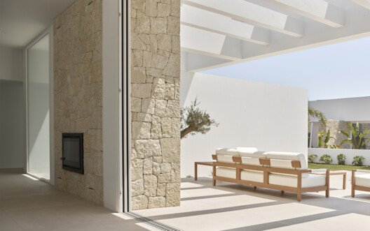 Javea'nın Montgó Eteğinde Doğayla Bütünleşen Zamansız Mimari