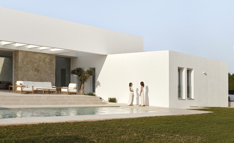 Javea&rsquo;nın Montgó Eteğinde Doğayla Bütünleşen Zamansız Mimari