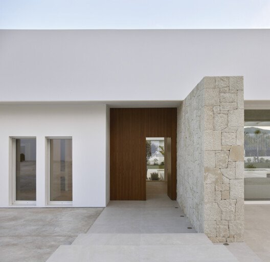 Javea'nın Montgó Eteğinde Doğayla Bütünleşen Zamansız Mimari