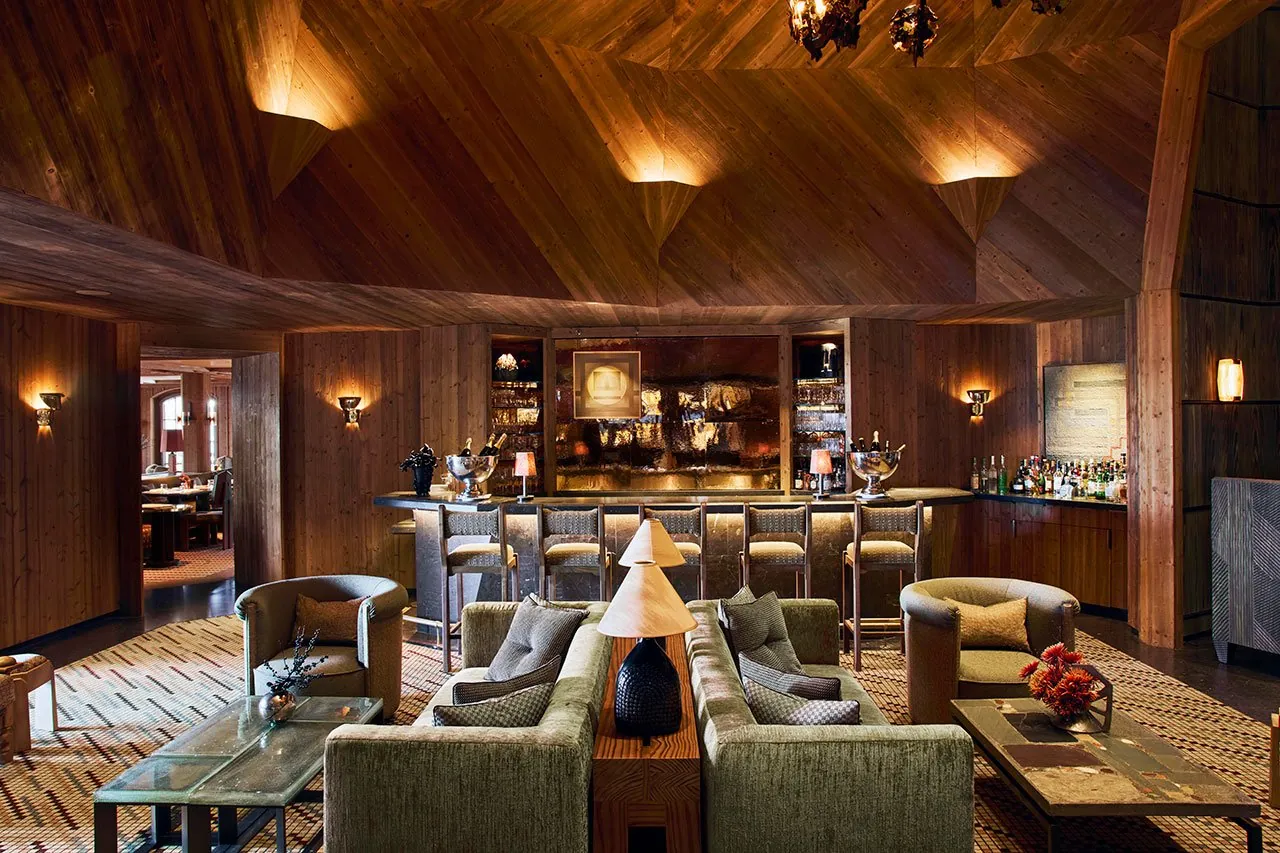 Kelly Wearstler&rsquo;dan L&rsquo;Apogée Courchevel&rsquo;e &lsquo;Alpin Brütalizm&rsquo; Dokunuşu