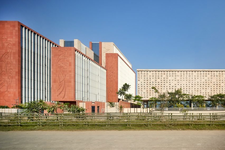 Kolkata'da Morphogenesis: Çağdaş Kimliğin Kumtaşı Sanatıyla Tanımı