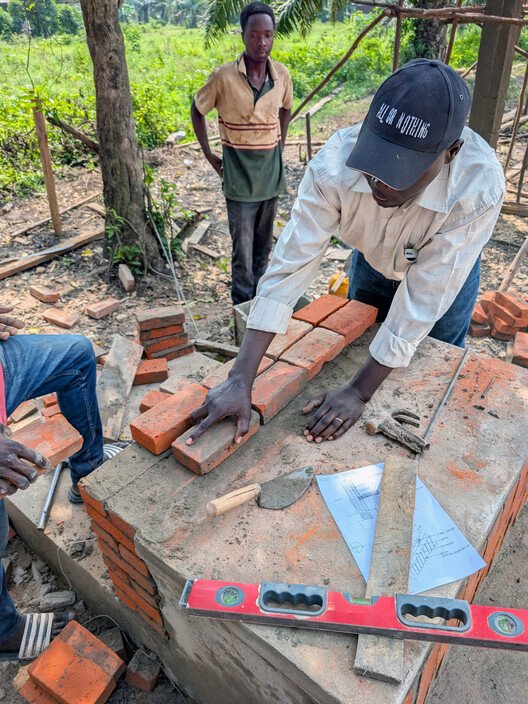 Kéré'nin İmzası: Burundi'ye Yerel Malzemelerle Sürdürülebilir Şifa