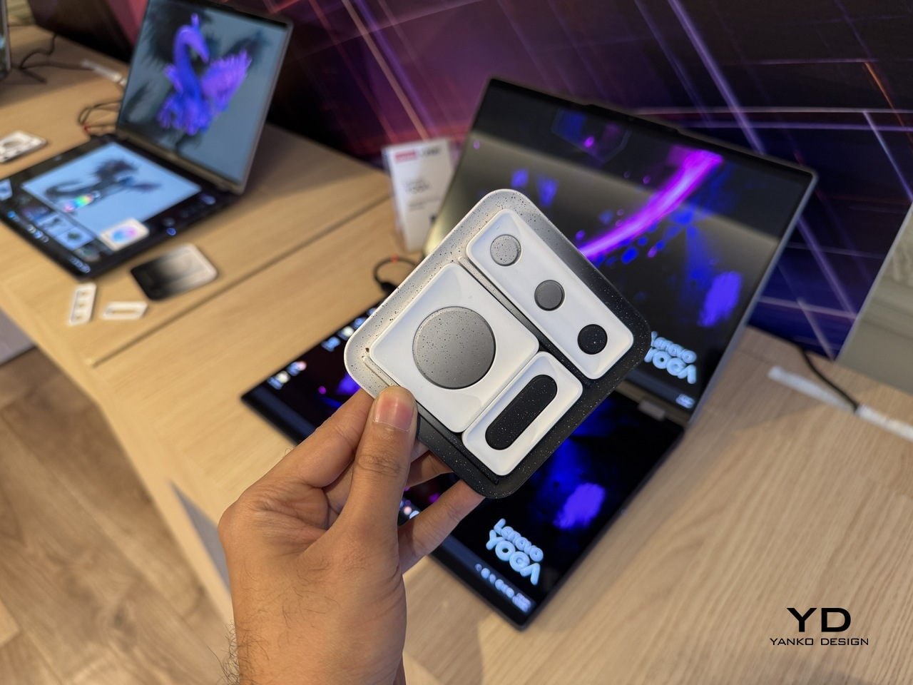 Lenovo Yoga Book Pro 3D: Sanal Modeller Ekranda Havalanıyor