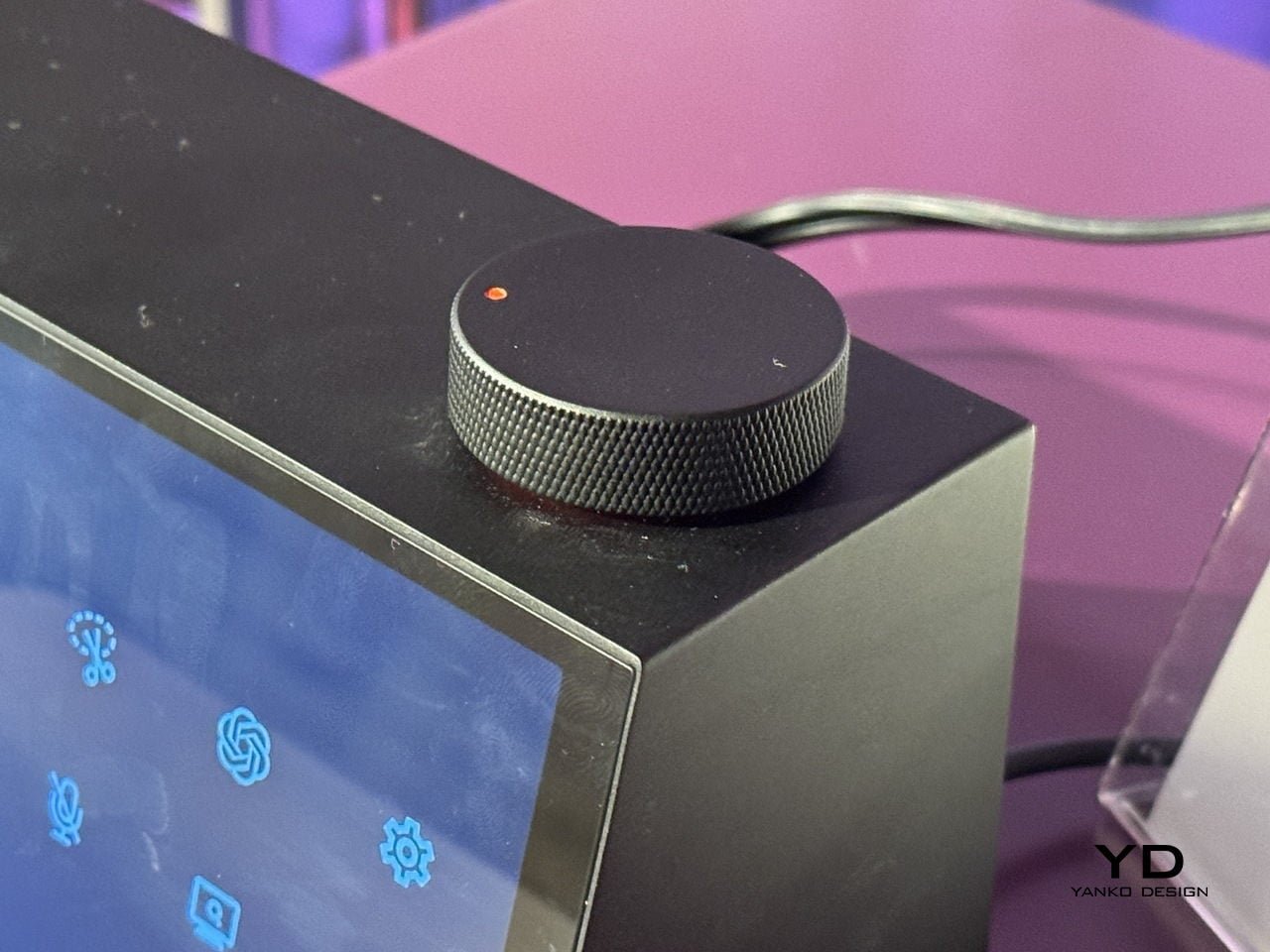 Lenovo'dan Masaüstüne Zarafet: Çirkin Hub Yapay Zeka Asistanı Oldu