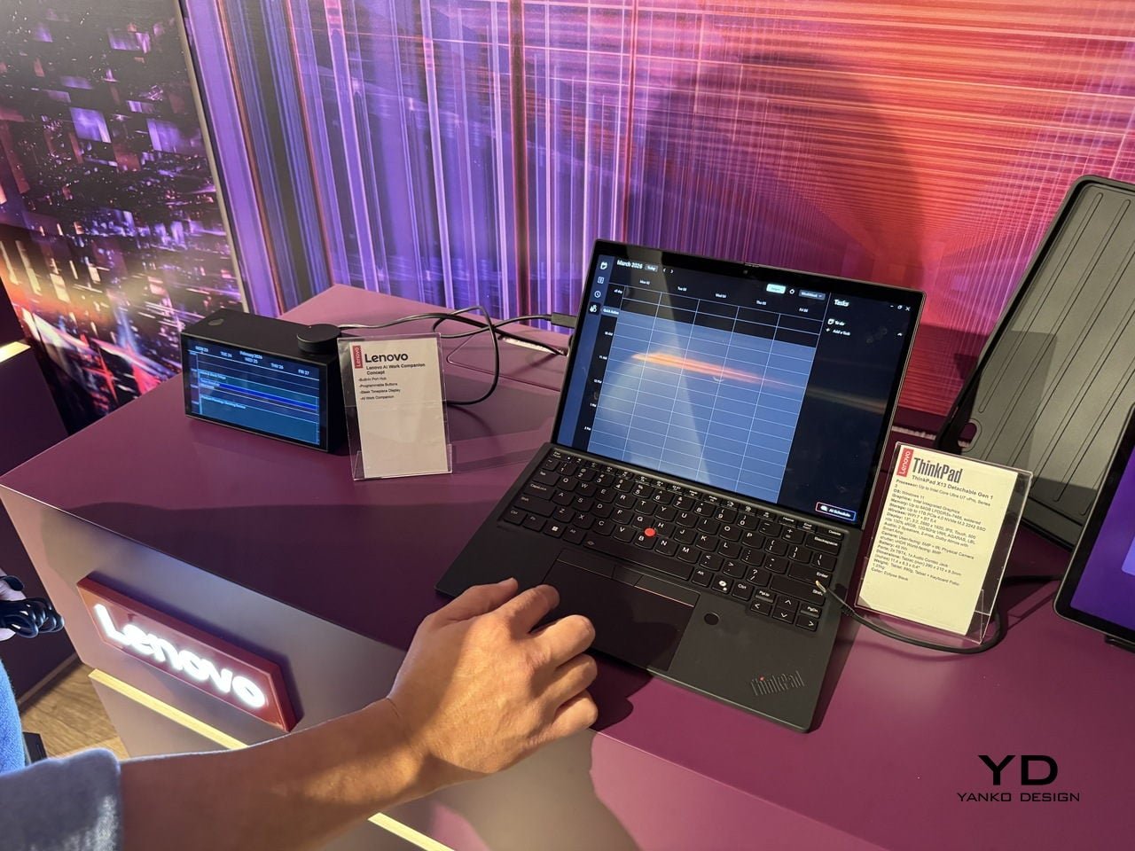 Lenovo'dan Masaüstüne Zarafet: Çirkin Hub Yapay Zeka Asistanı Oldu