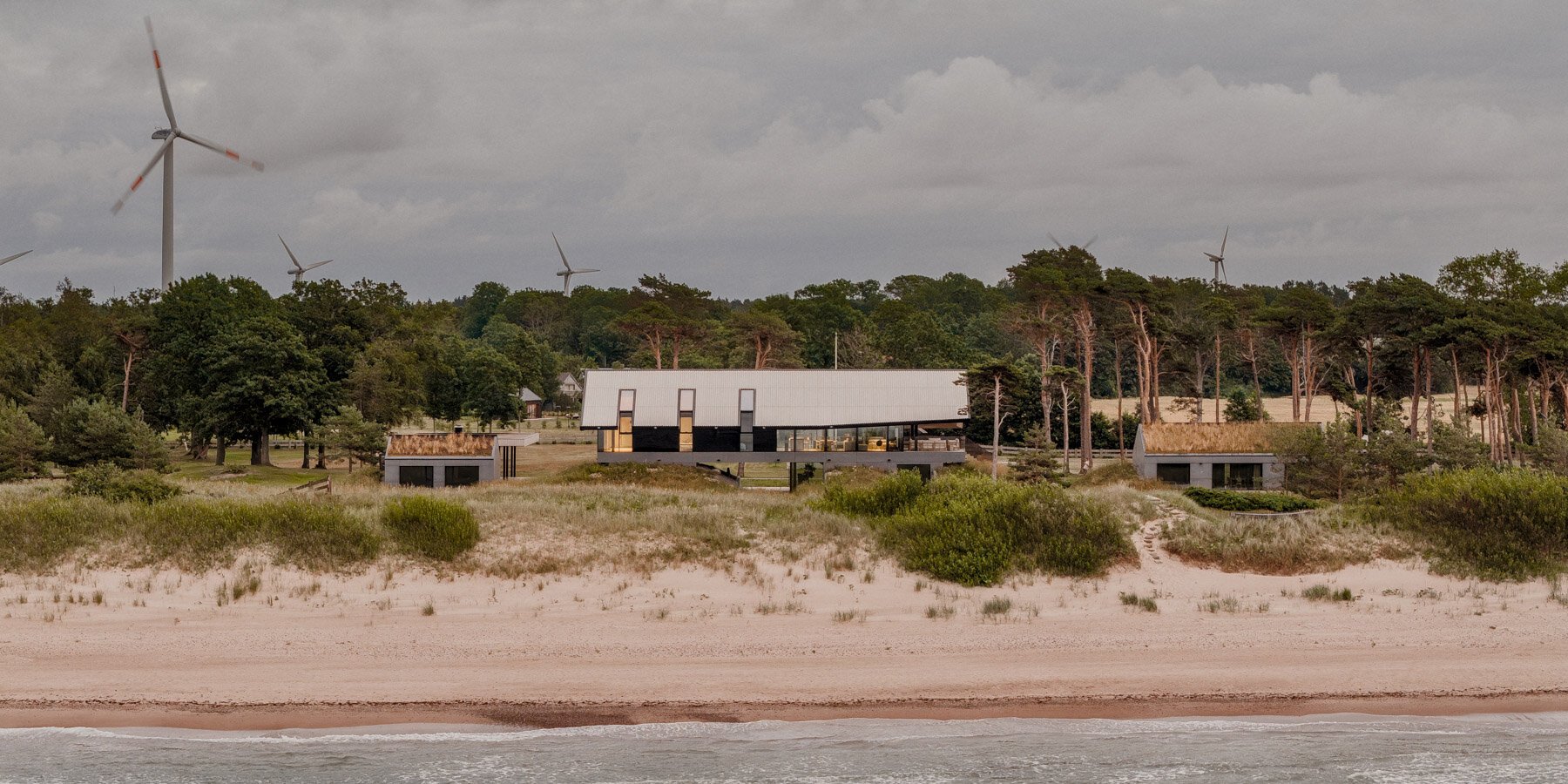 Letonya'da Sovyet Sığınakları: Çim Kaplı Bir Aile Evi Yükseliyor