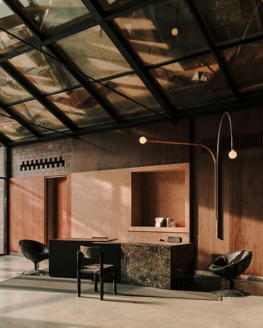 Lopota Resepsiyonu: Cam, Doğa ve Belleğin İzinde Bir Mimari Hikaye