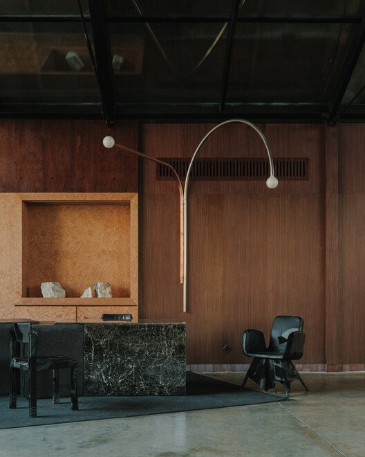 Lopota Resepsiyonu: Cam, Doğa ve Belleğin İzinde Bir Mimari Hikaye