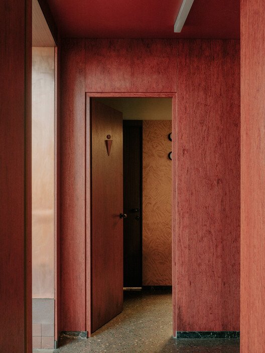 Lopota Resepsiyonu: Cam, Doğa ve Belleğin İzinde Bir Mimari Hikaye