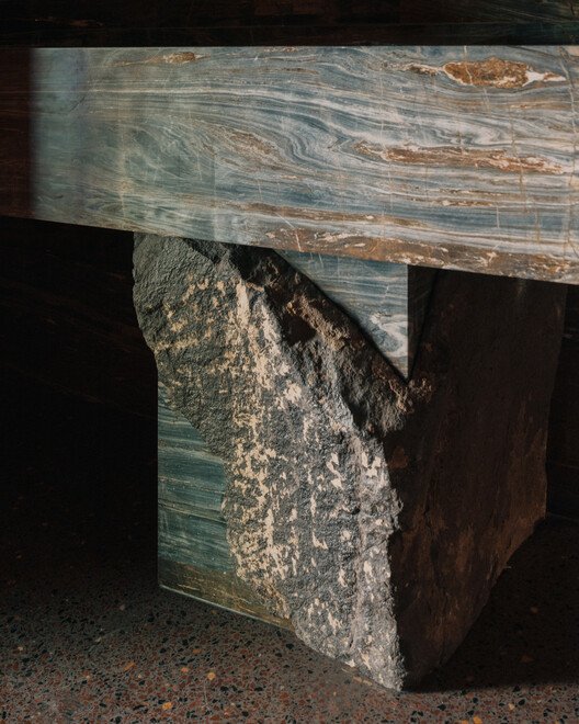 Lopota Resepsiyonu: Cam, Doğa ve Belleğin İzinde Bir Mimari Hikaye