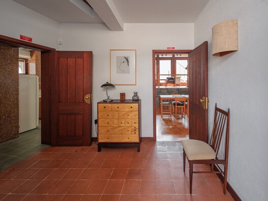 Álvaro Siza'nın İlk Eseri: Casa d'Abreu Neto'nun Zamansız Yenilenmesi