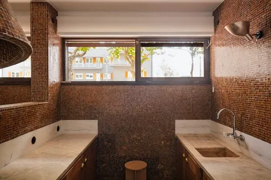 Álvaro Siza'nın İlk Eseri: Casa d'Abreu Neto'nun Zamansız Yenilenmesi