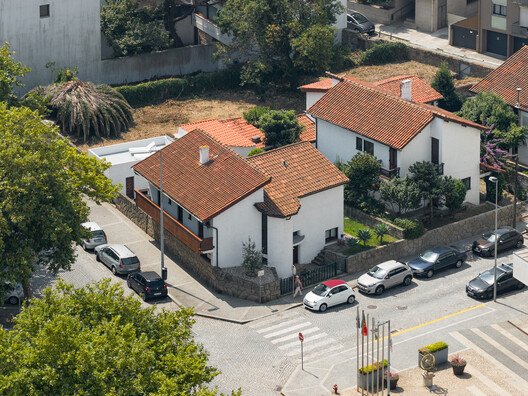 Álvaro Siza'nın İlk Eseri: Casa d'Abreu Neto'nun Zamansız Yenilenmesi