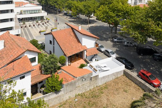 Álvaro Siza'nın İlk Eseri: Casa d'Abreu Neto'nun Zamansız Yenilenmesi