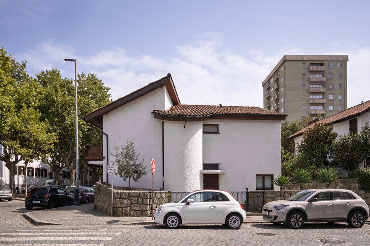 Álvaro Siza'nın İlk Eseri: Casa d'Abreu Neto'nun Zamansız Yenilenmesi