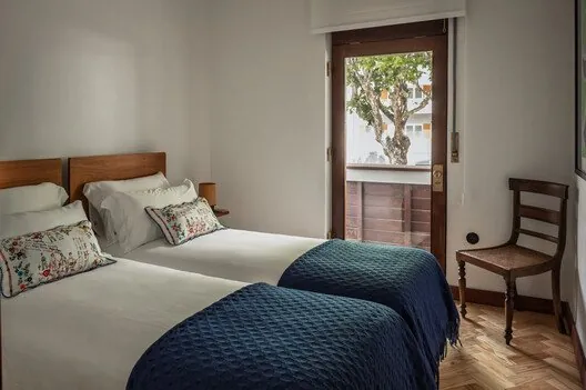 Álvaro Siza'nın İlk Eseri: Casa d'Abreu Neto'nun Zamansız Yenilenmesi
