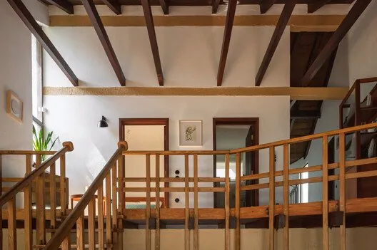 Álvaro Siza'nın İlk Eseri: Casa d'Abreu Neto'nun Zamansız Yenilenmesi