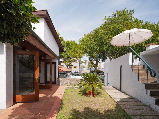 Álvaro Siza'nın İlk Eseri: Casa d'Abreu Neto'nun Zamansız Yenilenmesi