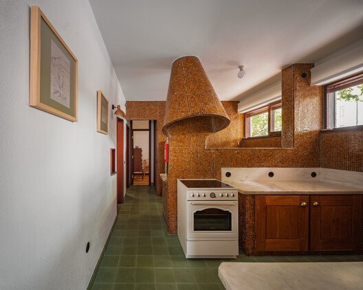 Álvaro Siza'nın İlk Eseri: Casa d'Abreu Neto'nun Zamansız Yenilenmesi