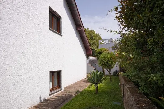 Álvaro Siza'nın İlk Eseri: Casa d'Abreu Neto'nun Zamansız Yenilenmesi
