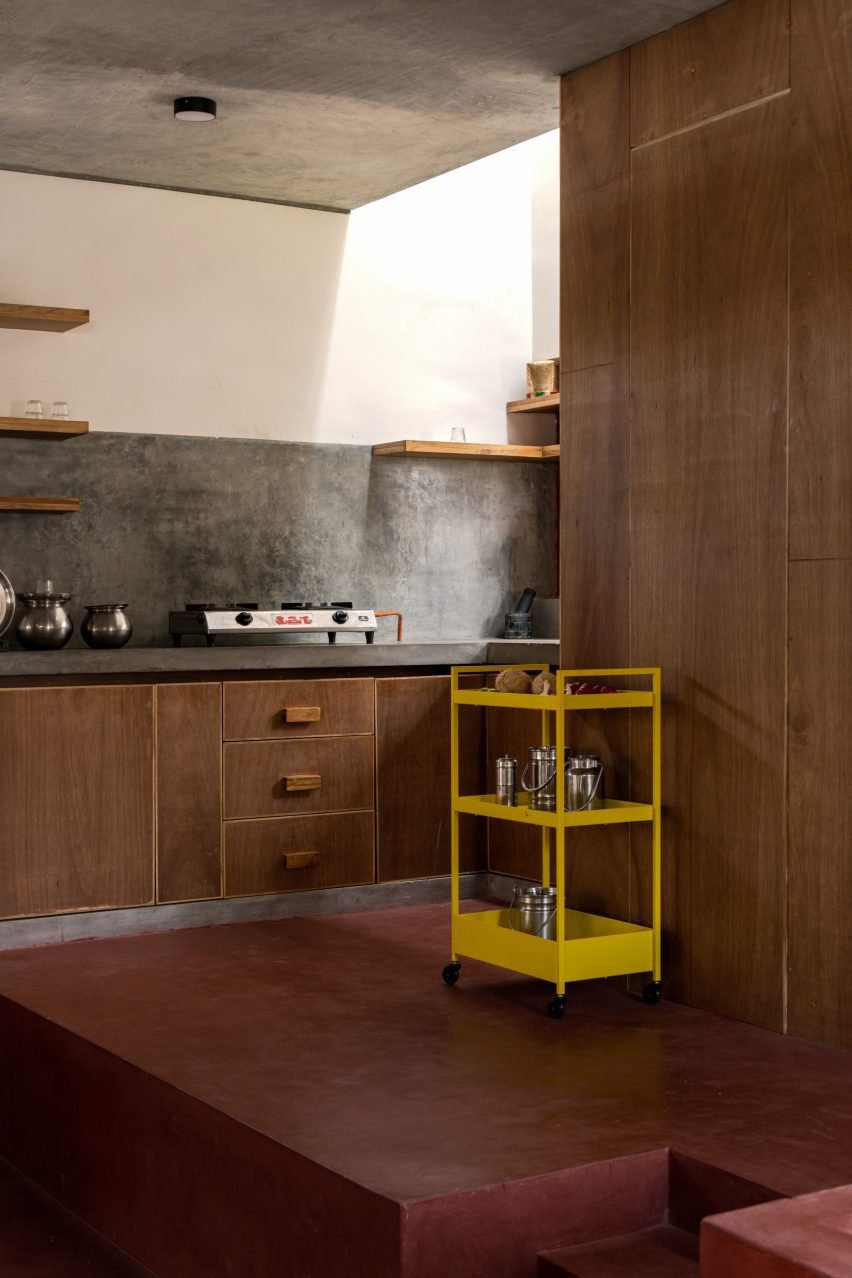 Madras Spaces: Azla Yetinen Sürdürülebilir Bir Kırsal Ev Tasarımı