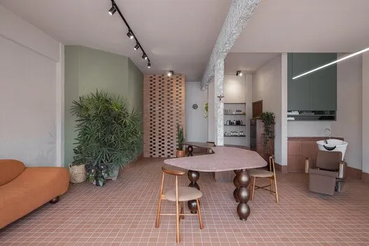 Marcia Leal Hair Studio: Mekanla Zamanı Yavaşlatan Estetik