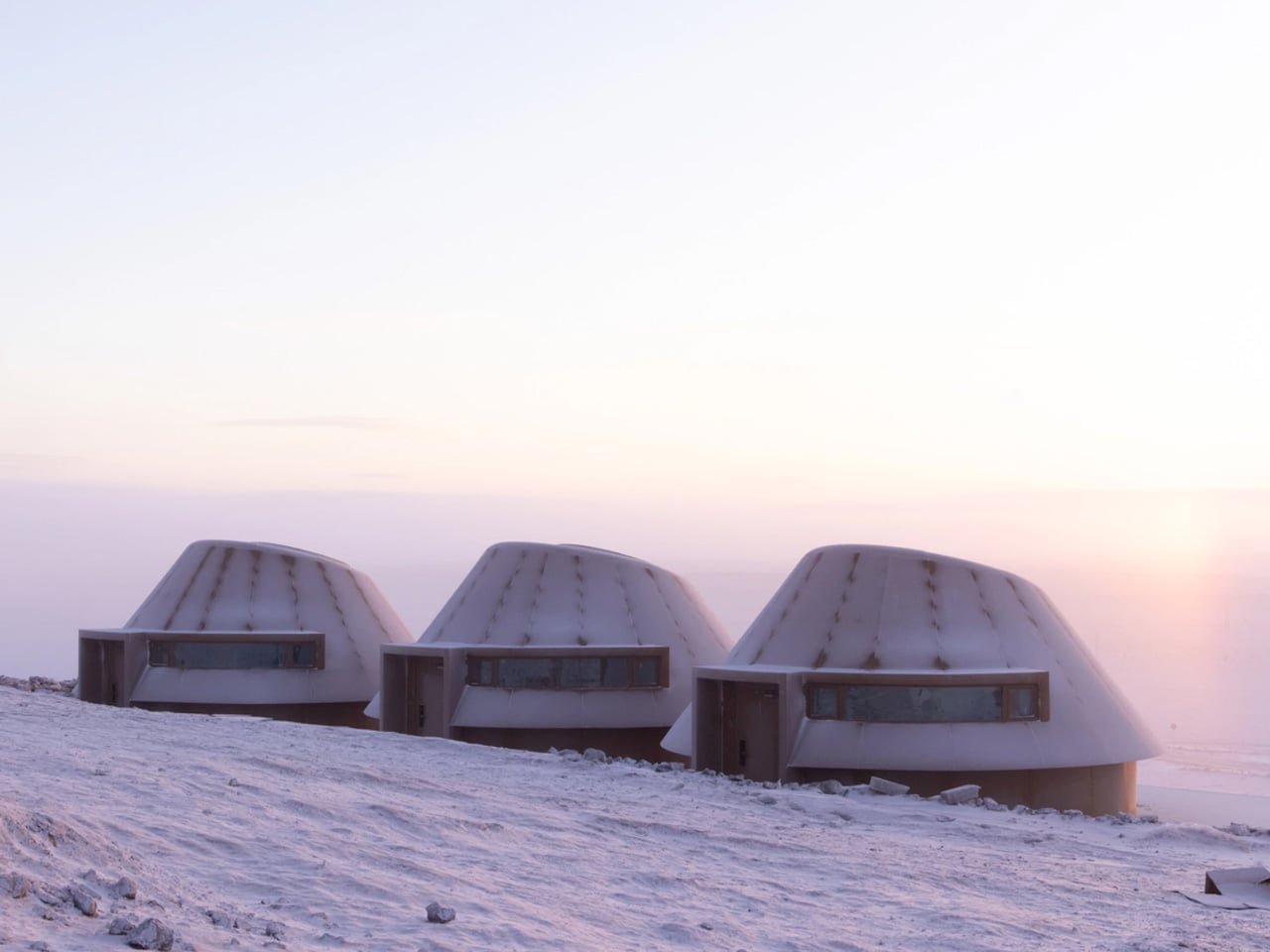 Doğayı İyileştiren Tasarım: Moğolistan'ın Volkanik Kalbindeki Otel