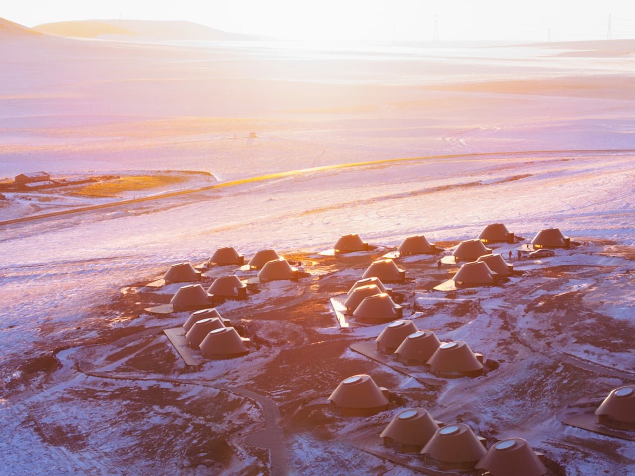 Doğayı İyileştiren Tasarım: Moğolistan'ın Volkanik Kalbindeki Otel