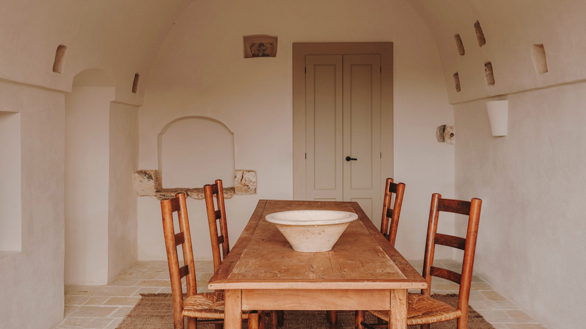 Daniel Arsham'ın Studio Masası: CALIPER'dan Sanata Özel Hassas Tasarım