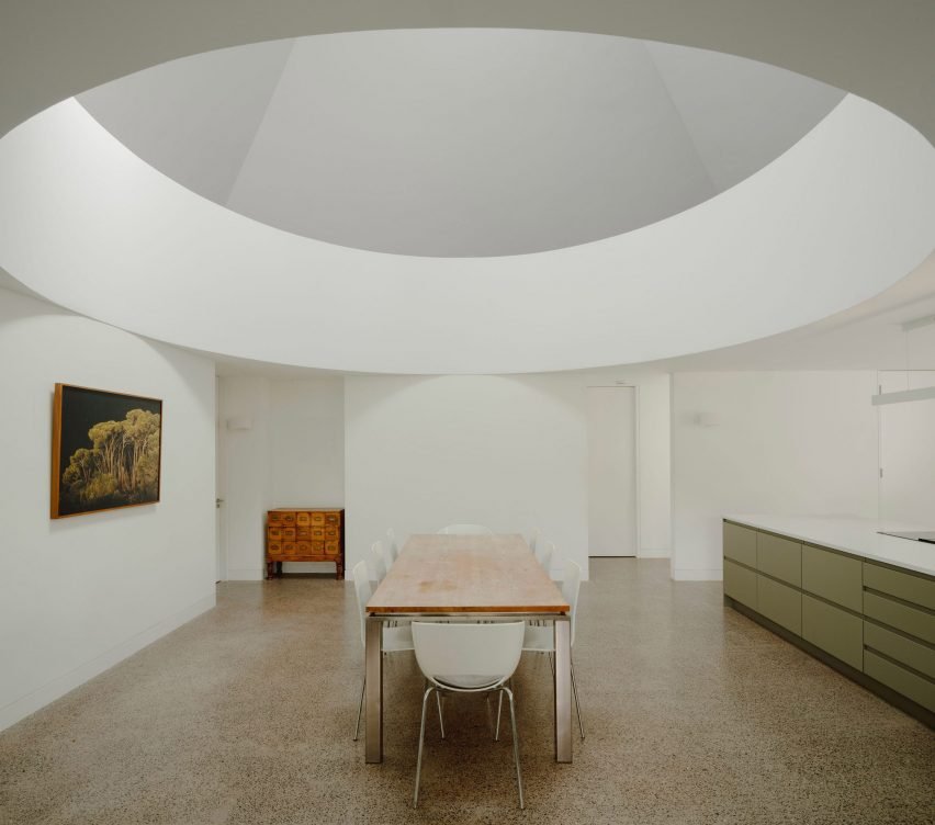 Monastik Minimalizm: Evlerde Dinginlik ve Sadeliğin Yükselişi