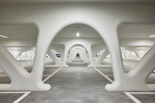 Mons Garı: Santiago Calatrava İmzasında Anıtsal Bir Köprü