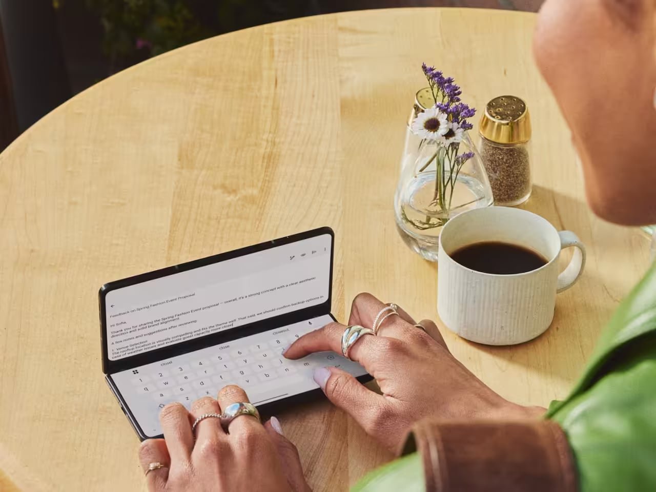 Motorola razr fold: #1 Kameralı İlk Kitap Tipi Katlanabilir Telefon