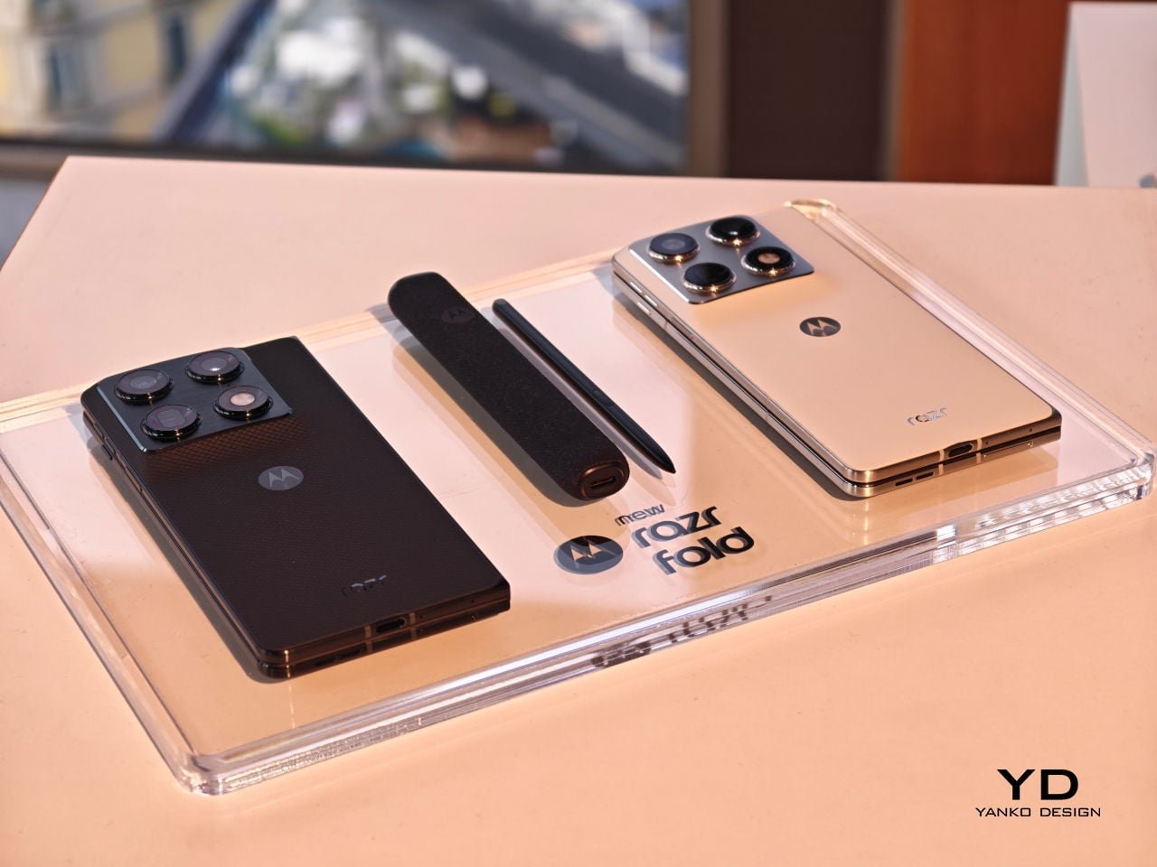 Motorola razr fold: #1 Kameralı İlk Kitap Tipi Katlanabilir Telefon