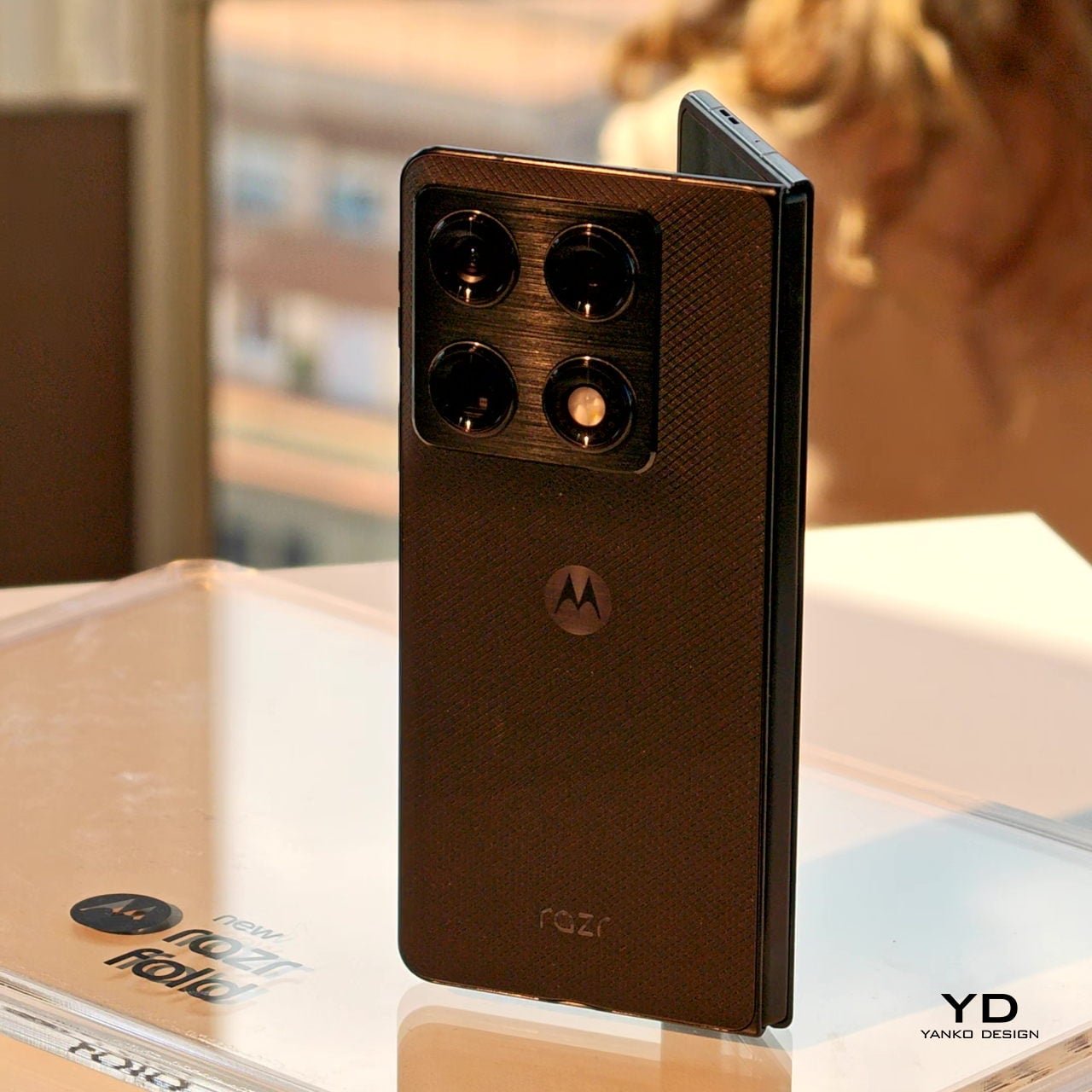 Motorola razr fold: #1 Kameralı İlk Kitap Tipi Katlanabilir Telefon