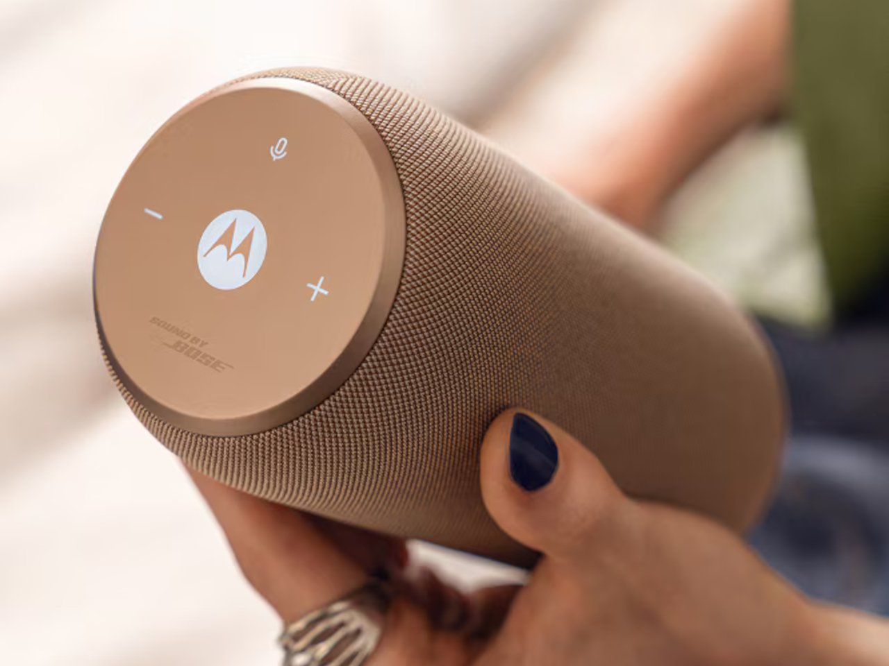 Motorola'nın Bose Ayarlı Akıllı Hoparlörü: Sizi Odan Odaya Takip Eden Tasarım Harikası