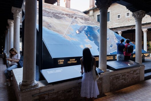 NEOM'un The Line'ı: Fütüristik Hayalin Çetin Gerçekliği