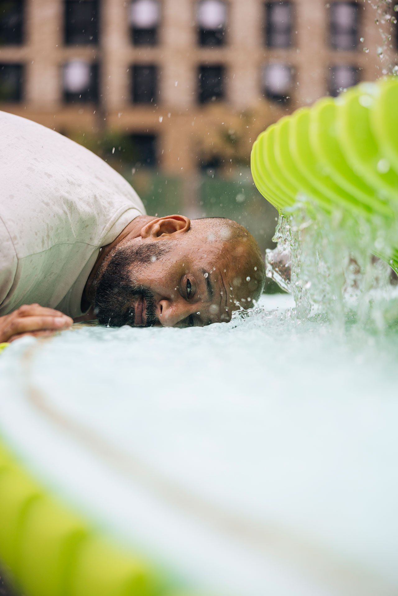 Neon'dan "The Fountain": Londra'da Toplulukları Birleştiren Yeşil Bir Vaha