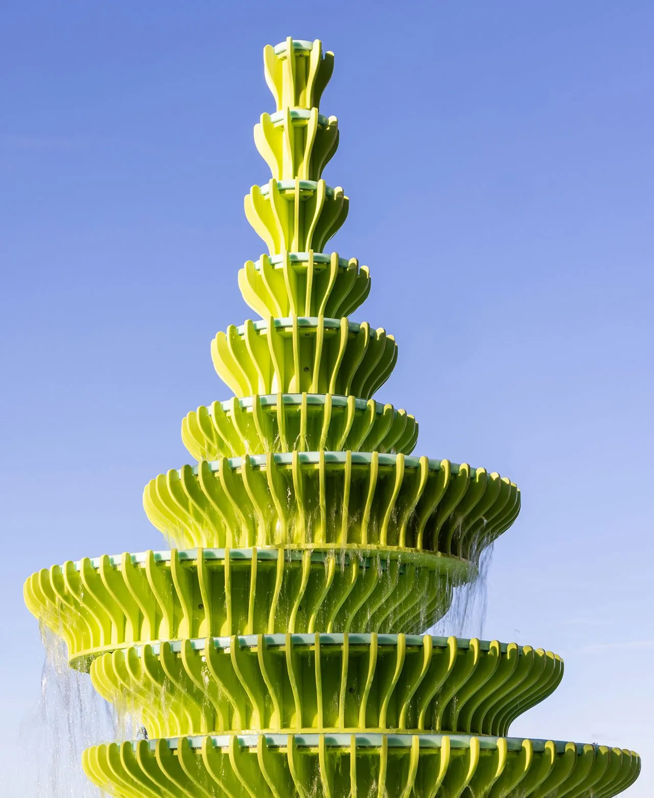 Neon'dan "The Fountain": Londra'da Toplulukları Birleştiren Yeşil Bir Vaha