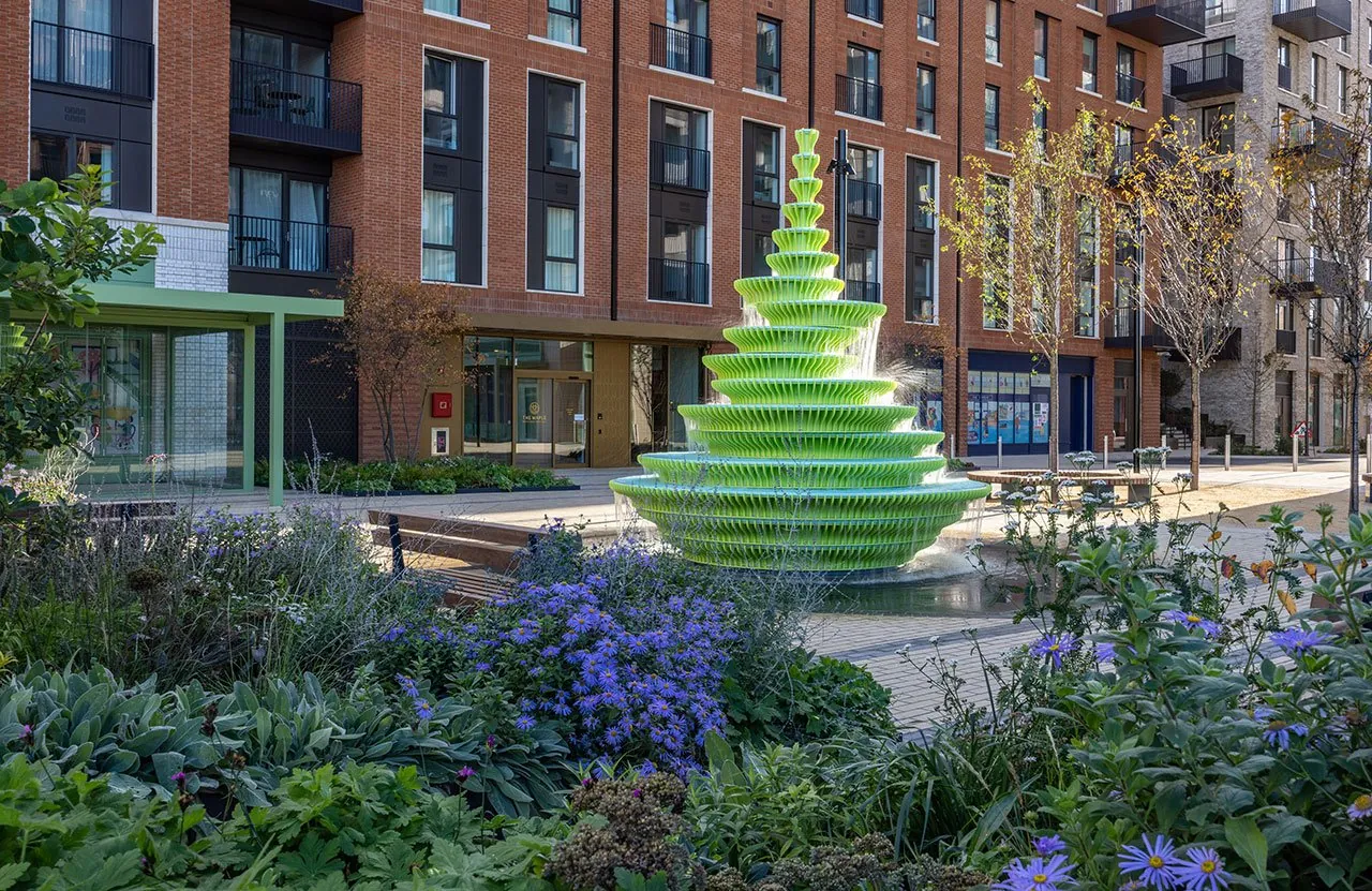 Neon'dan "The Fountain": Londra'da Toplulukları Birleştiren Yeşil Bir Vaha