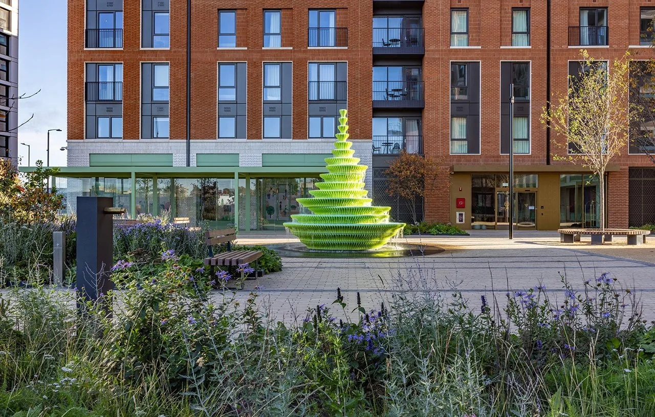 Neon'dan "The Fountain": Londra'da Toplulukları Birleştiren Yeşil Bir Vaha